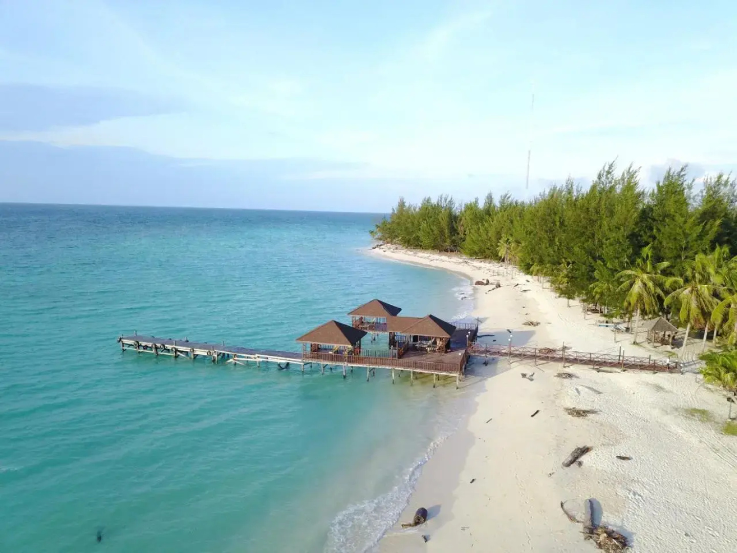 Mari Mari Backpackers Lodge, Mantanani Island