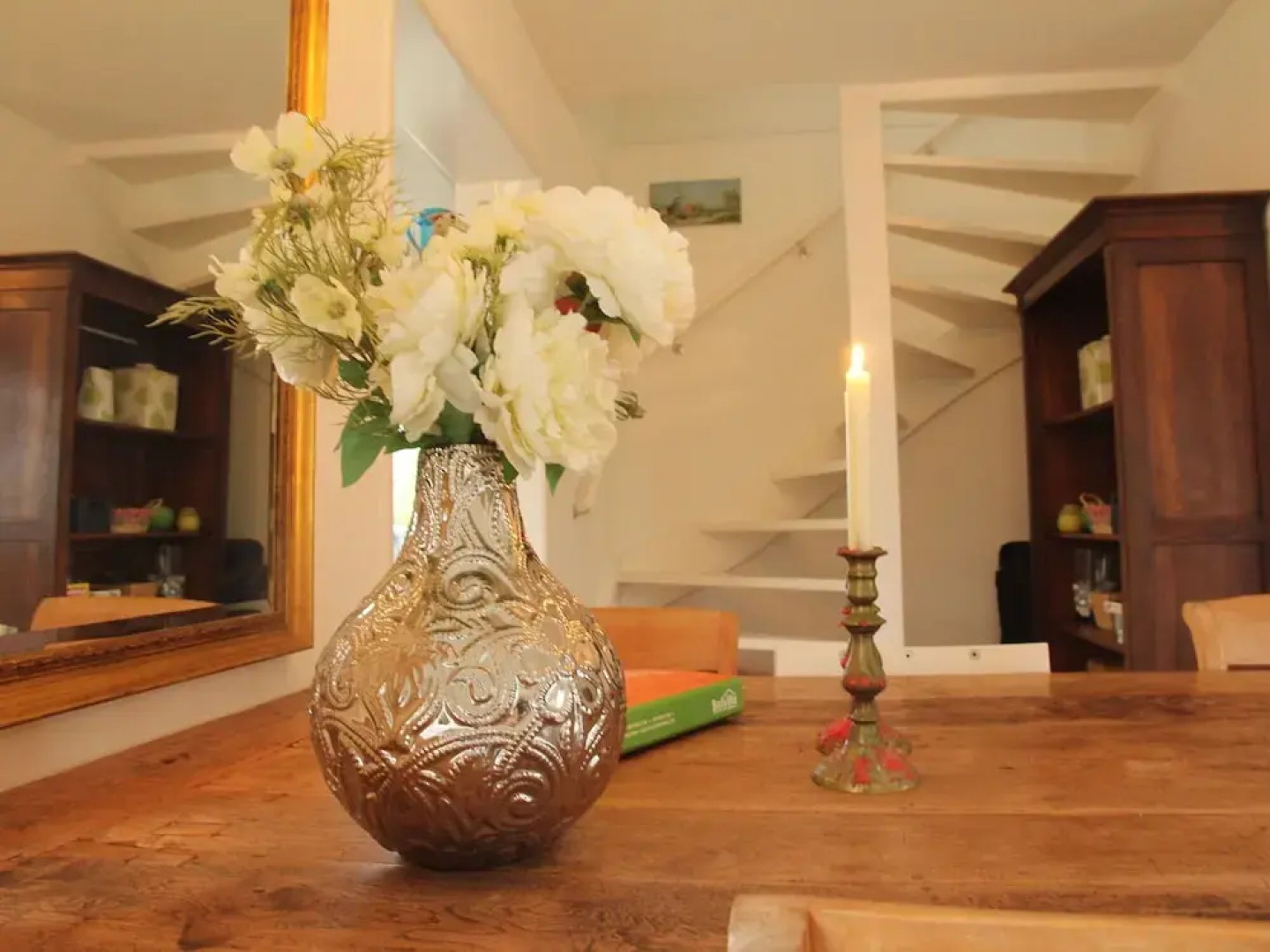 Romantic Holiday Home Directly on the Markermeer Lake with Waterfront Terrace
