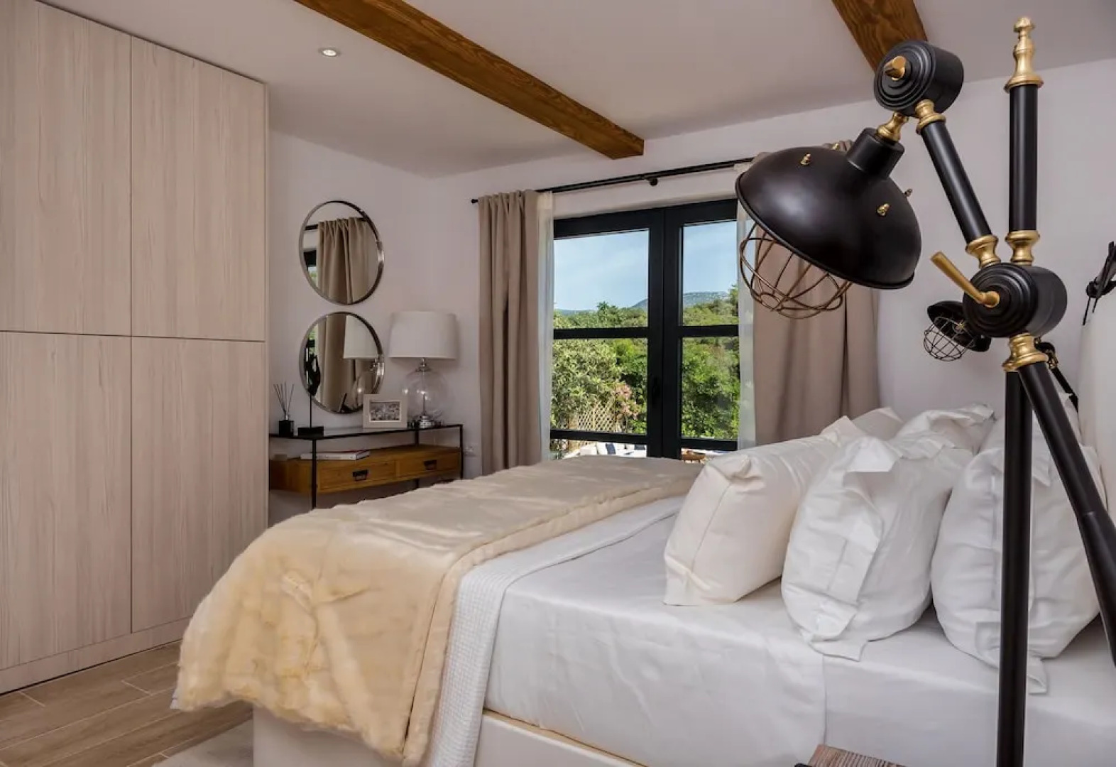 Beachfront Villa Feodora Grande