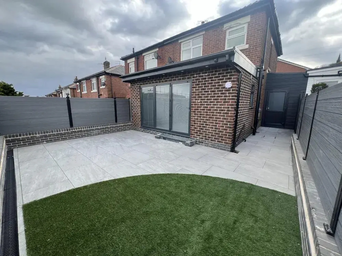 Whole House -sleeps4-parking-garden-bikinghiking