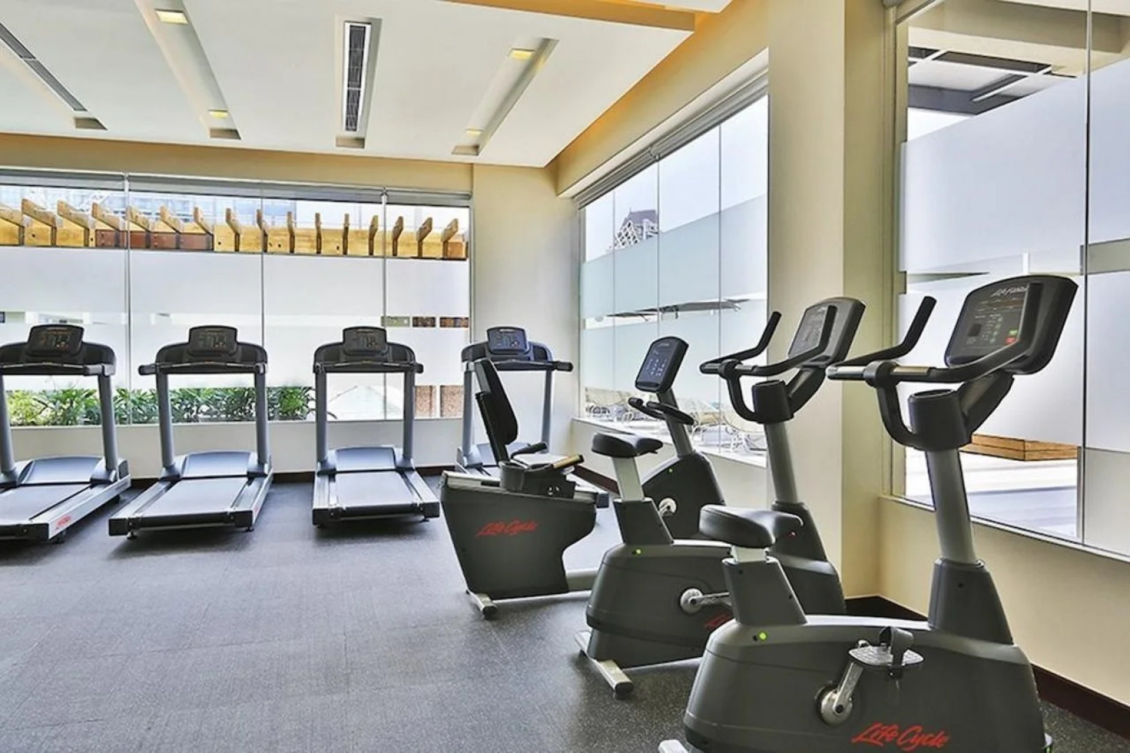 Holiday Inn & Suites Makati by IHG