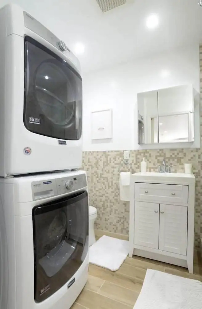 Charming 2br/2ba Cottage - Close to the Beach