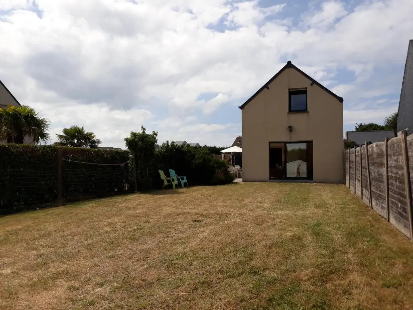 Maison avec jardin et plage de sable fin accessible à pied à 300m