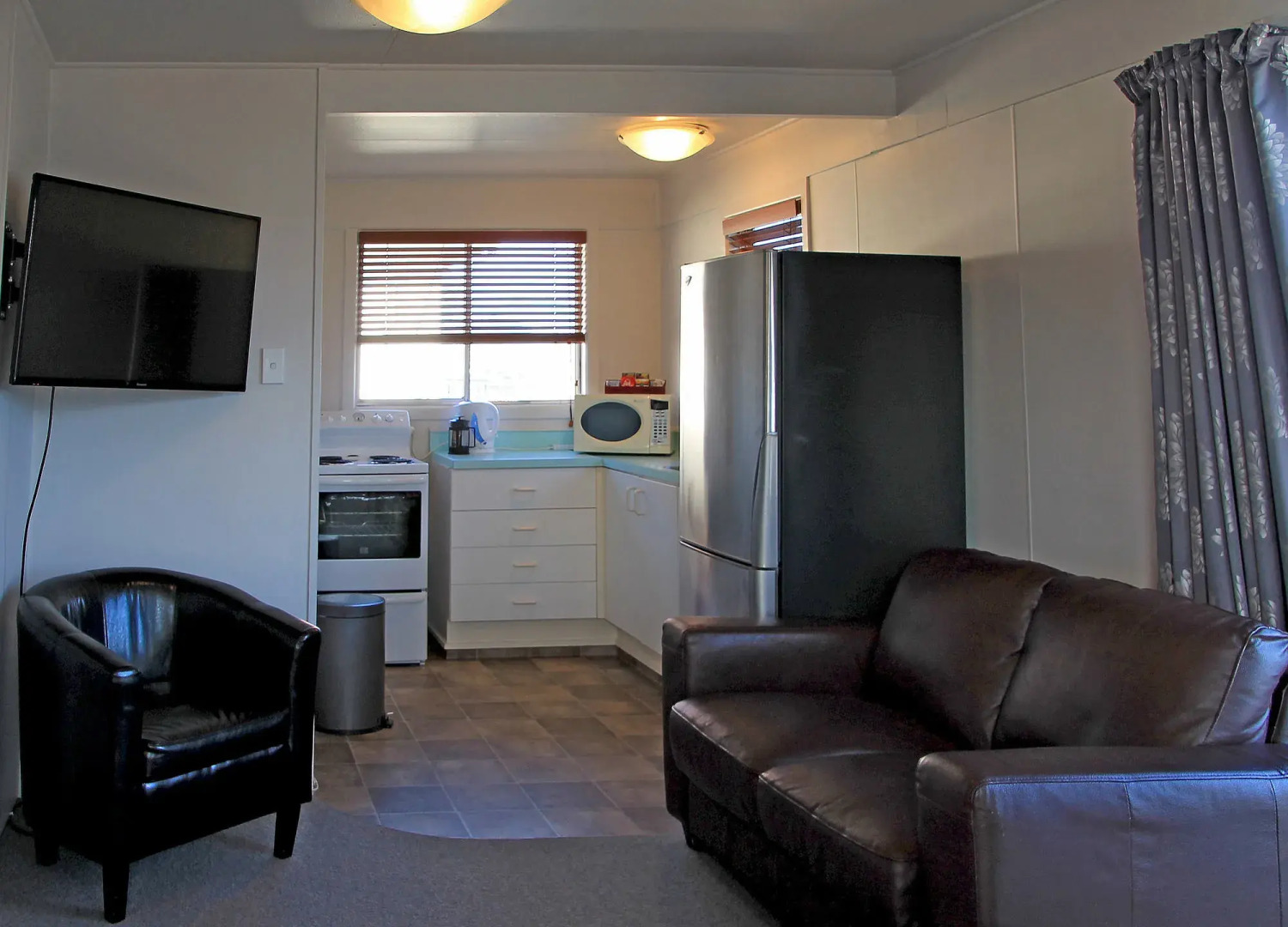 Acacia Lake View Motel