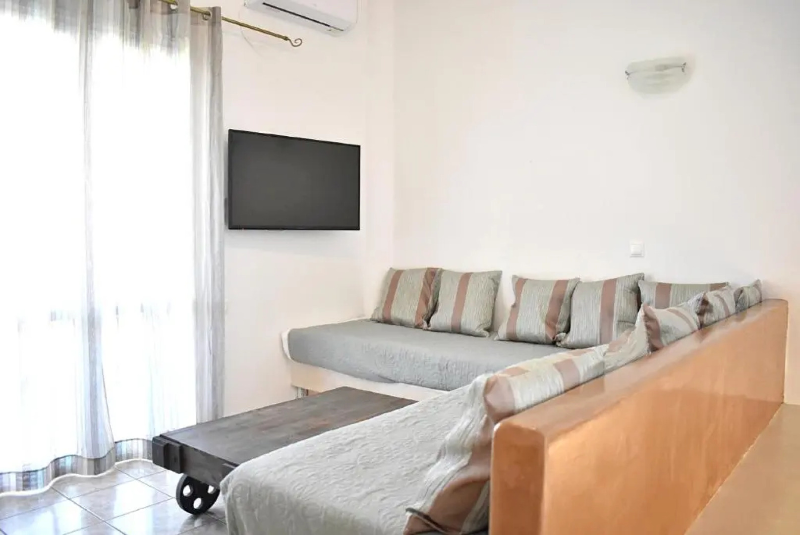 Tzamaros Studios Kythnos