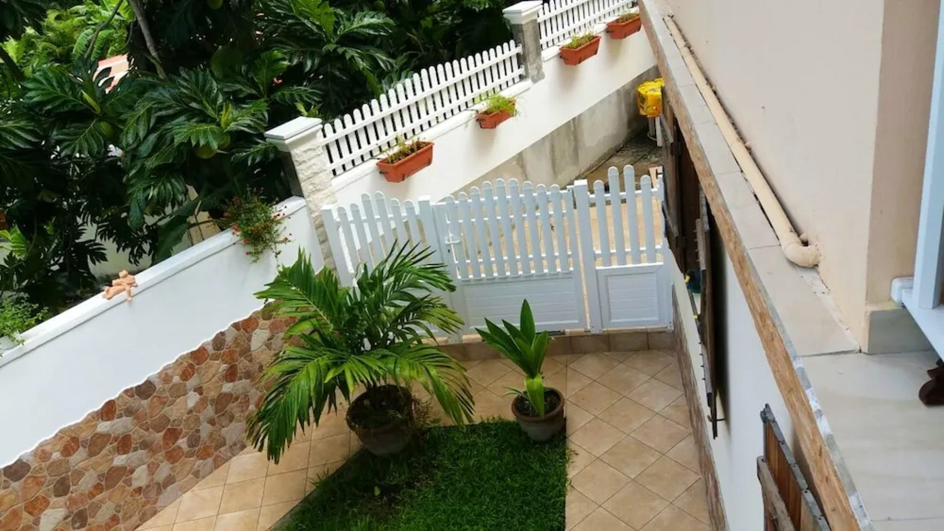 Studio in Bouillante, With Enclosed Garden and Wifi