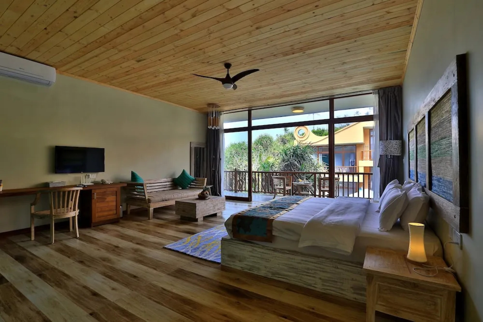 Thaproban Pavilion Waves Unawatuna