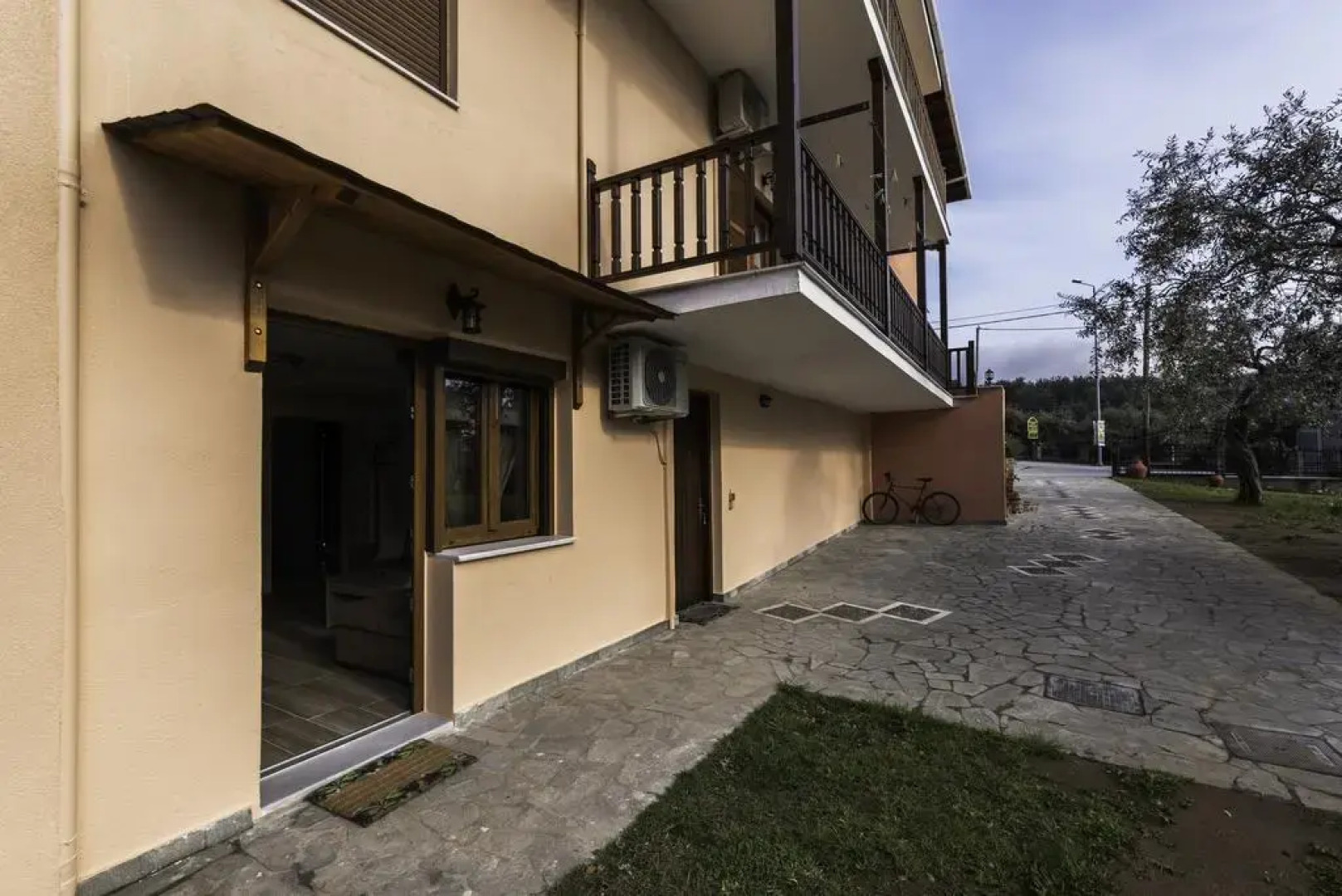 Dryades Apartments & Studios