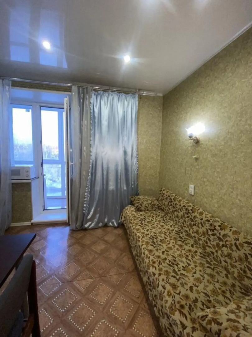 Желтый Нарцисс на улице Войкова