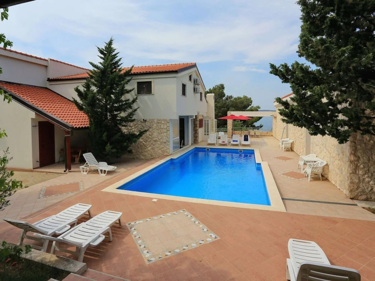 Fantastic Holiday Home With Amazing Garden, Private Pool, Directly on the Beach