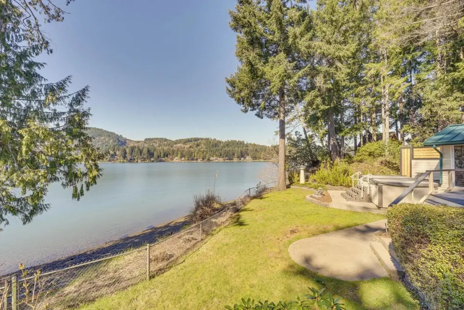 Waterfront Washington Getaway w/ Hot Tub & Deck!