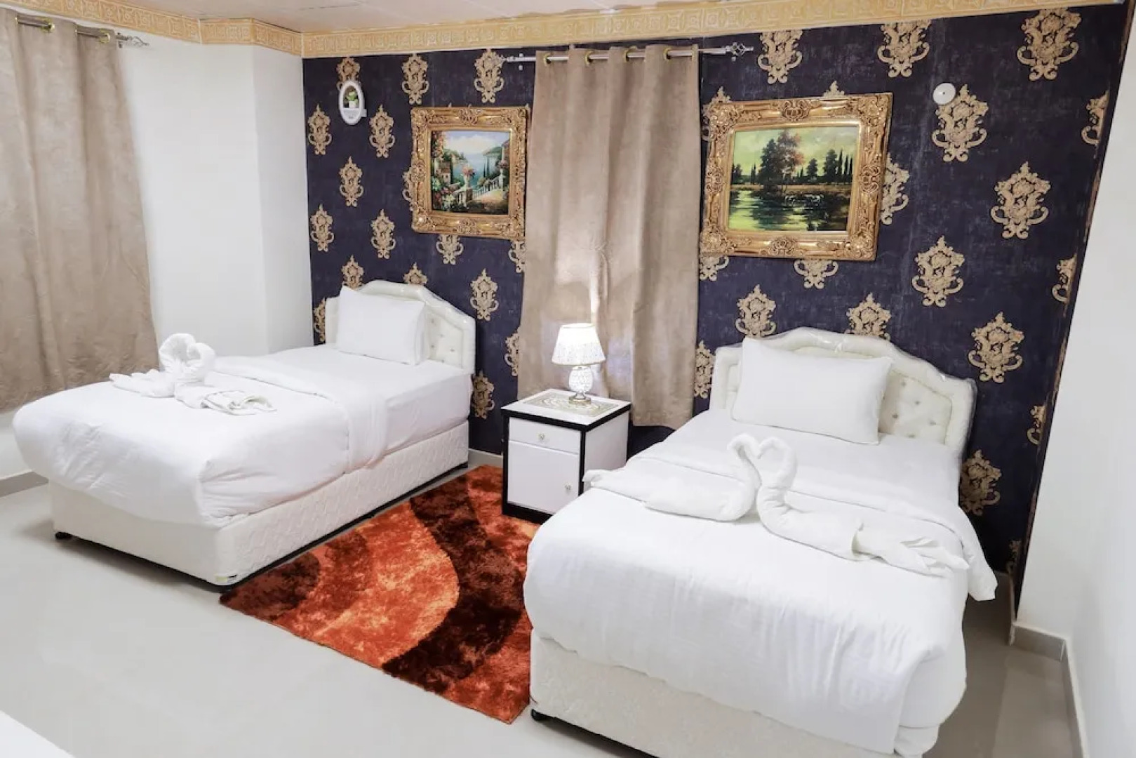 Capital O 141 Golden Rays Hotel