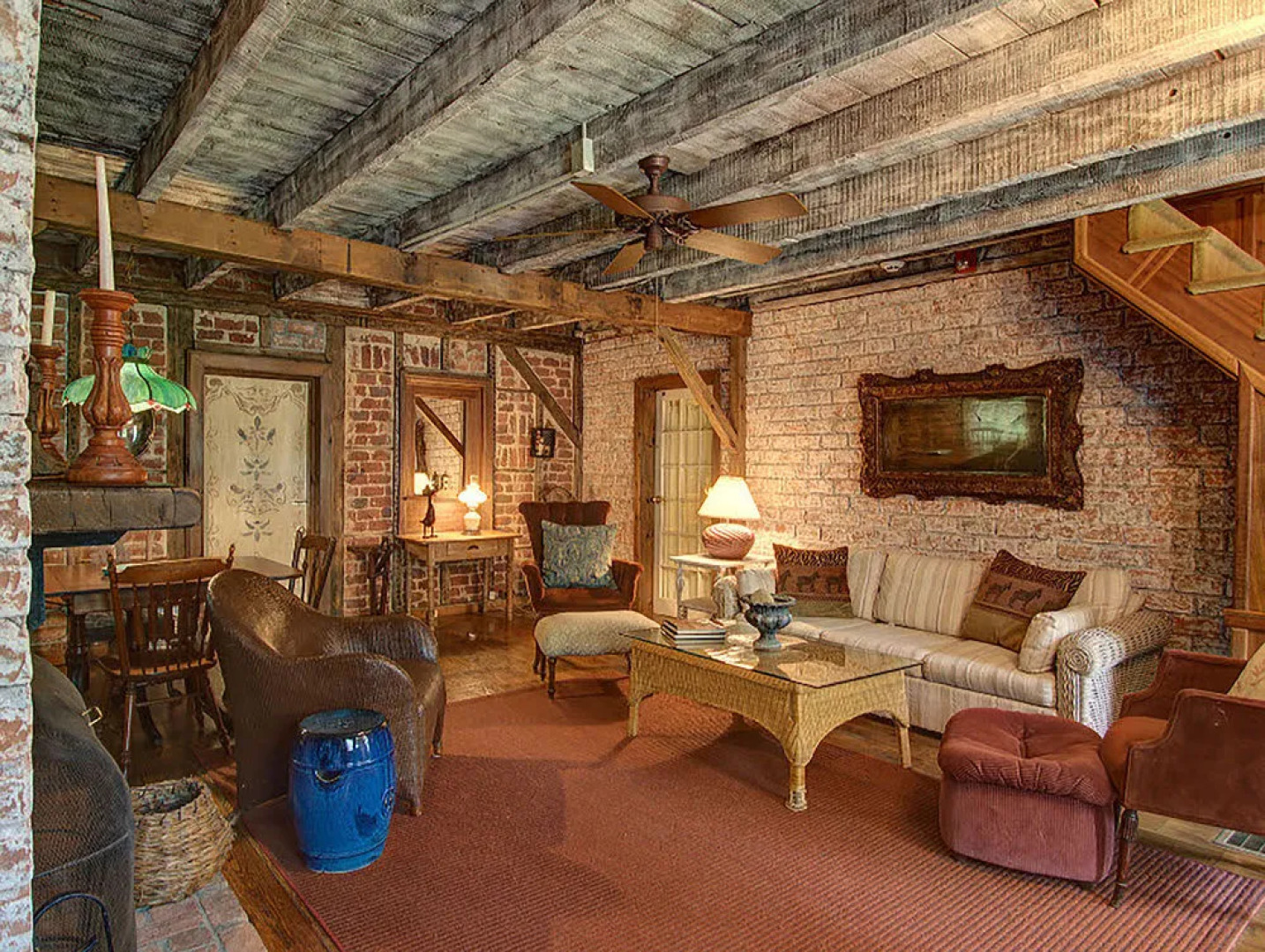 Village Latch Inn Hotel