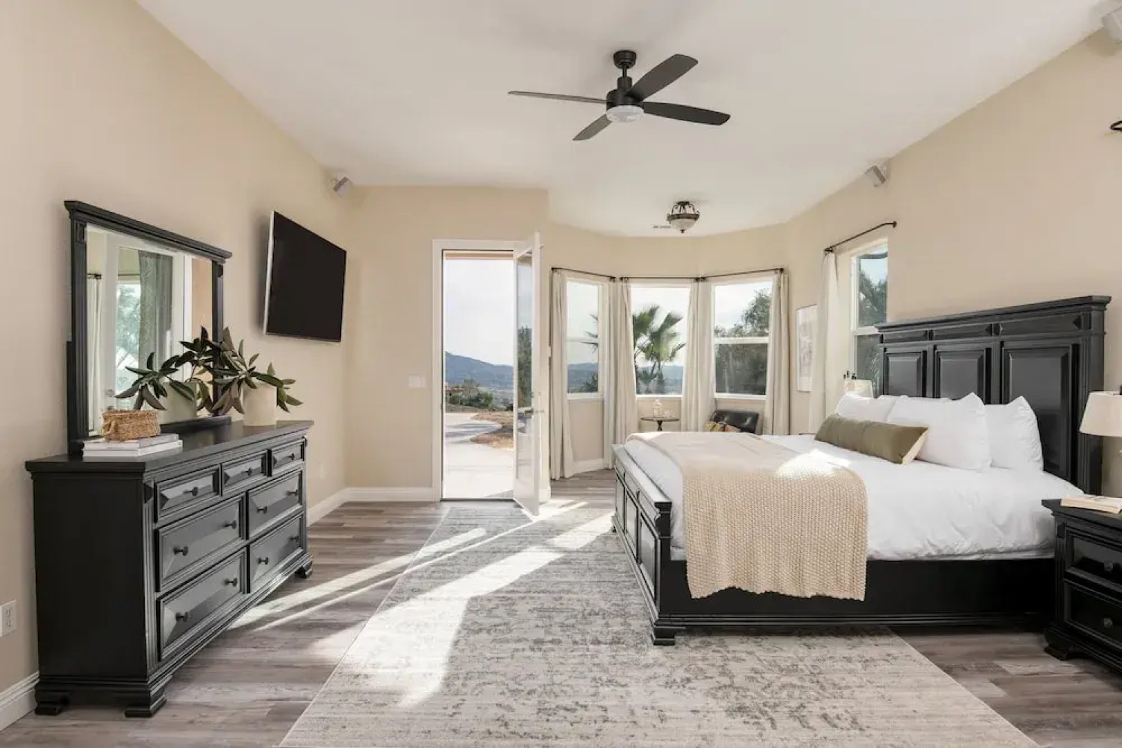 Casa Sancerre by Avantstay - Hilltop Estate w Breathtaking Views, Pool & Hot Tub