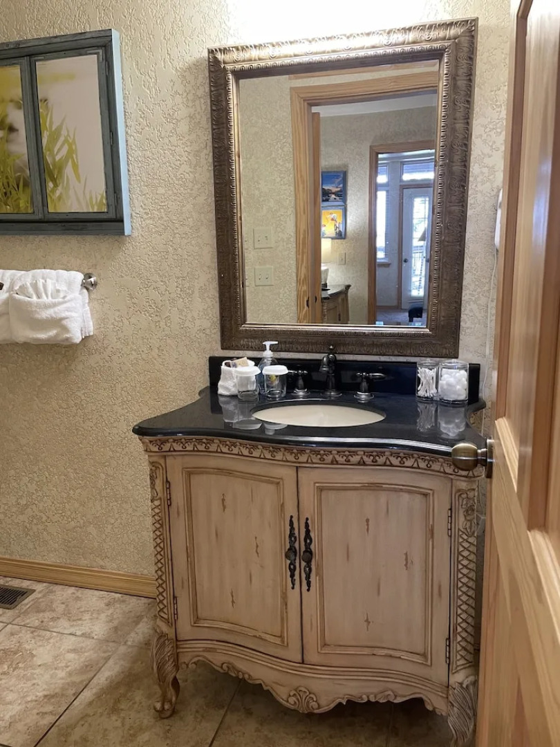 Mountain Harbor Lodge cottage on Lake Ouachita by RedAwning