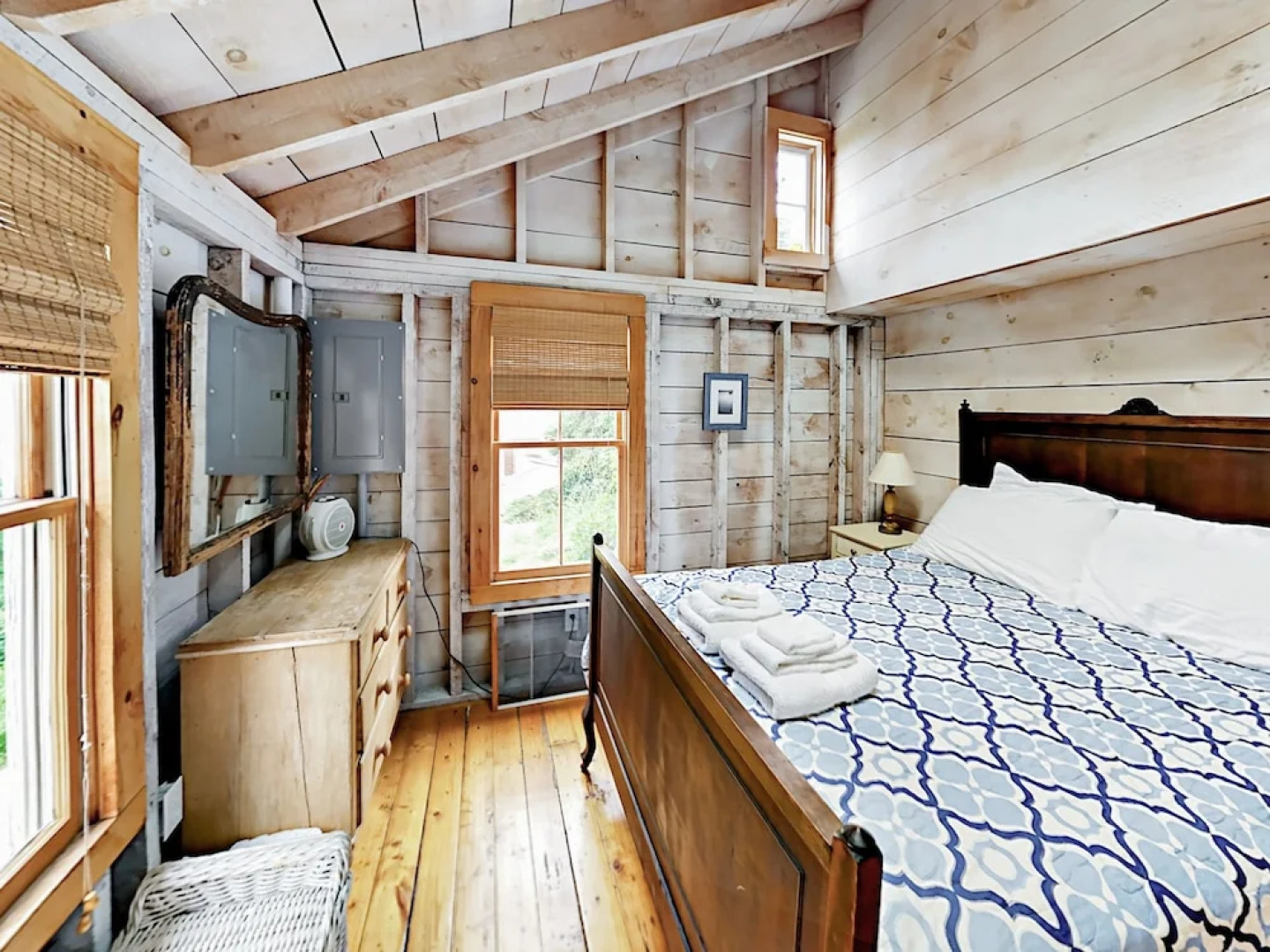 South Bristol Cottage by RedAwning