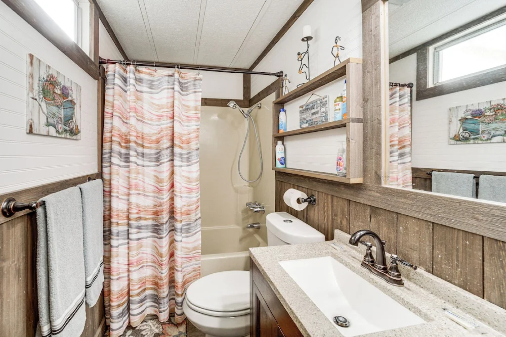 6 Mi to Old Town, Panoramic Views: Cottonwood Gem!