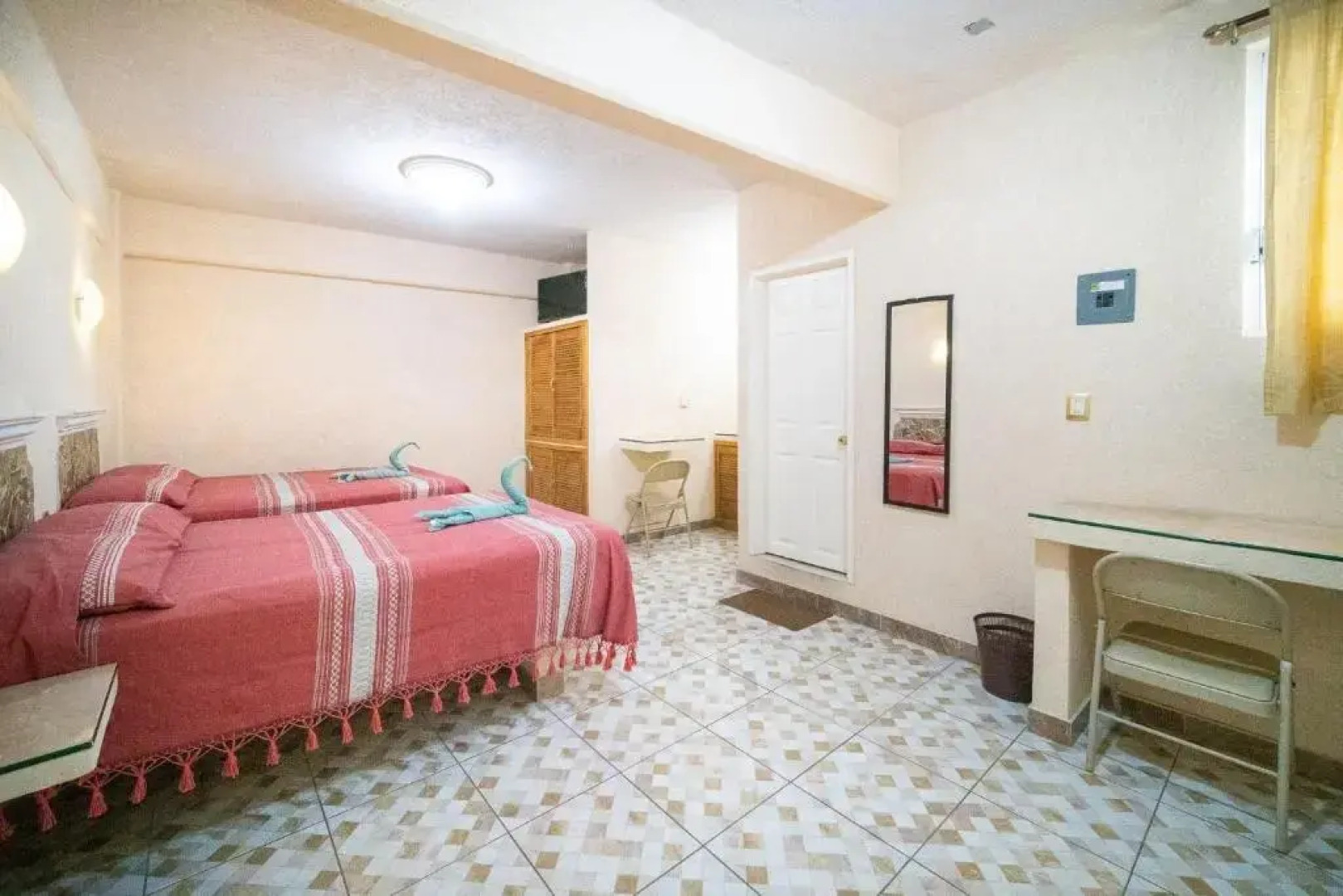 PENINSULA STAYS Business Hotel 2 CAMAS Matrimoniales