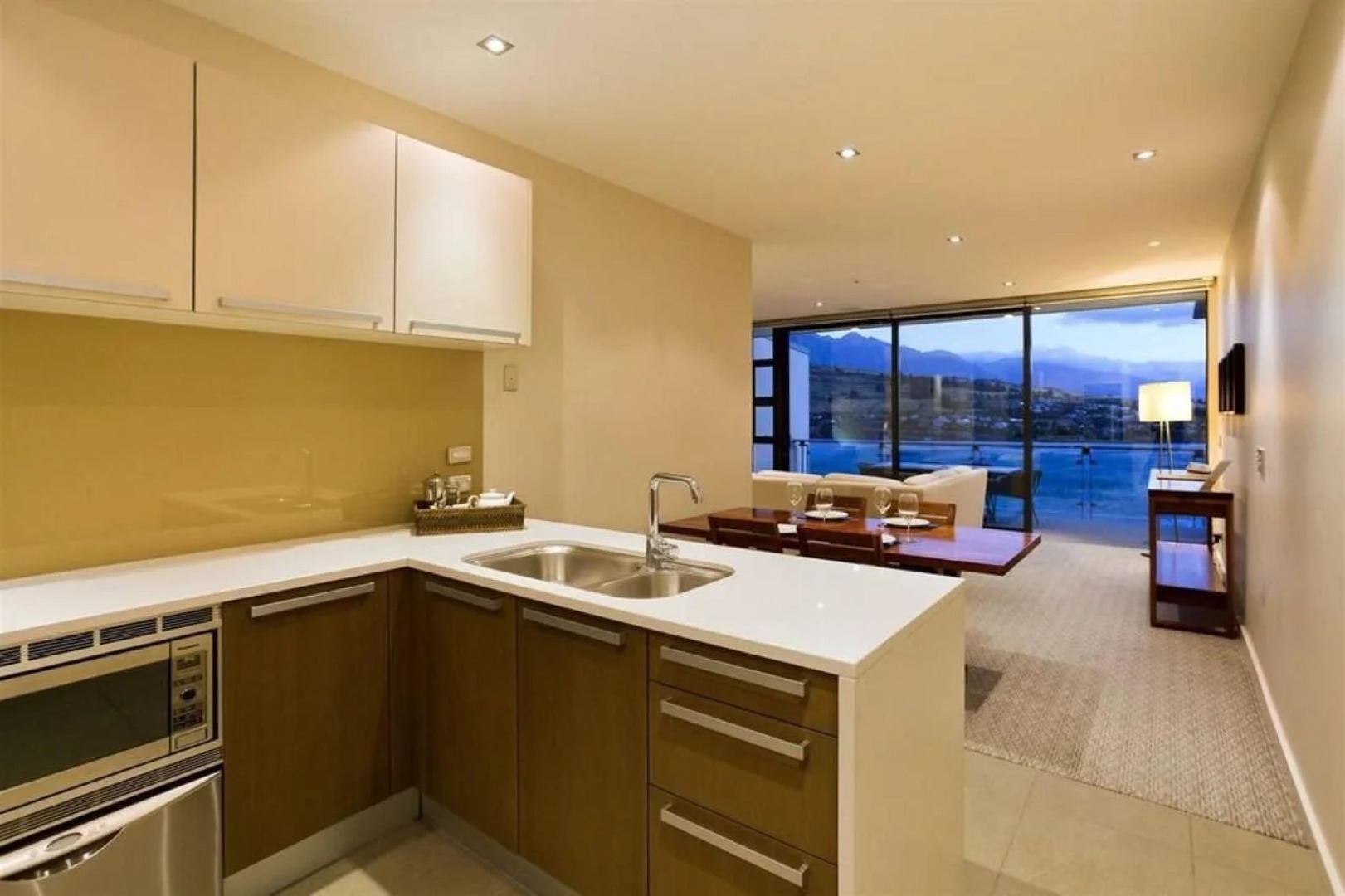 The Rees Hotel, Luxury Apartments & Lakeside Residences