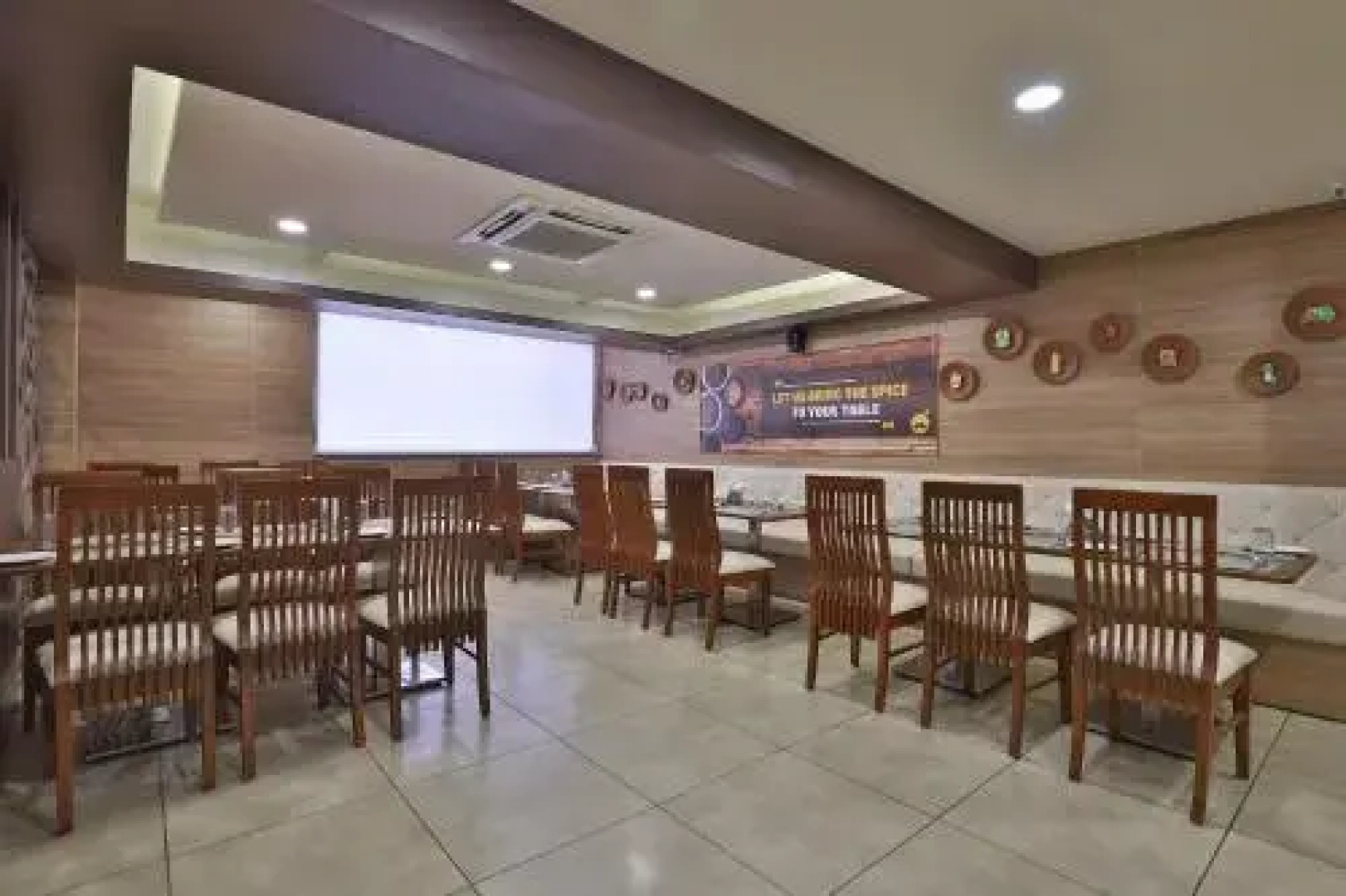 OYO 27897 Hotel The Grand Bansi