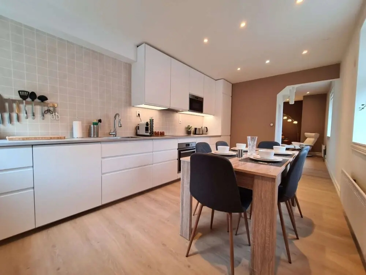 Spacious And Modern 3-bedroom Near Center, Free Parking