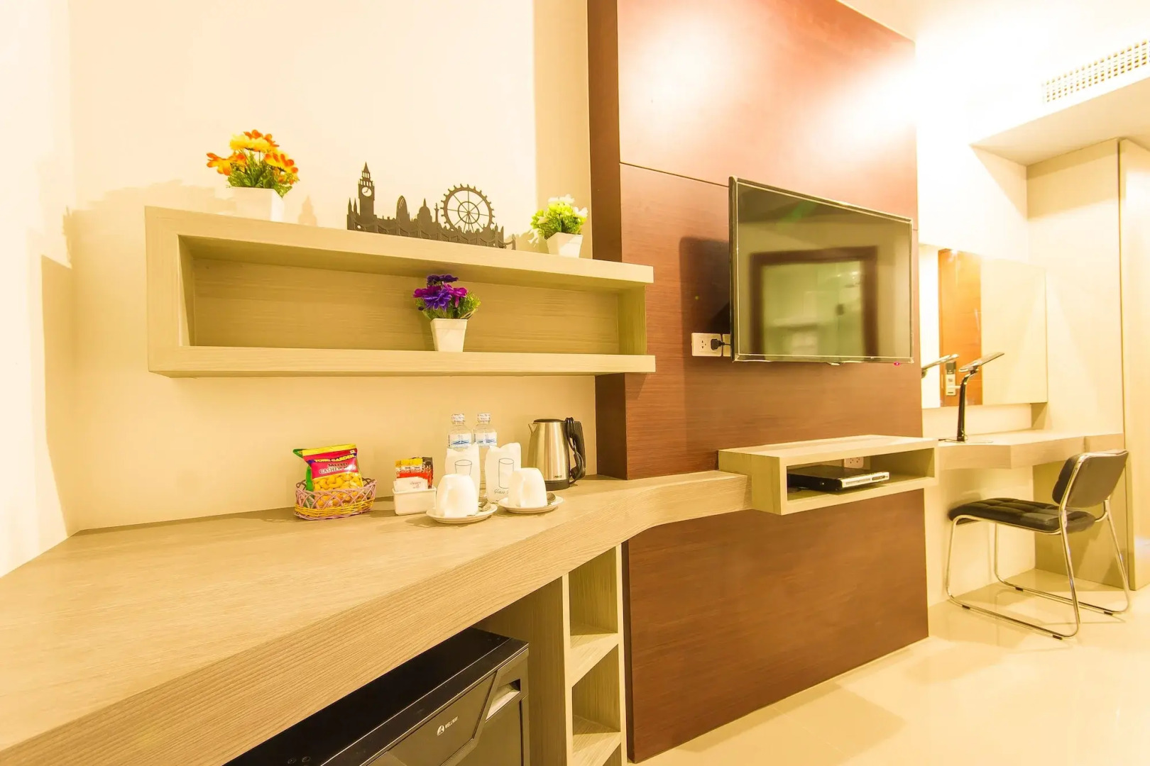 Hemingways Silk Hotel