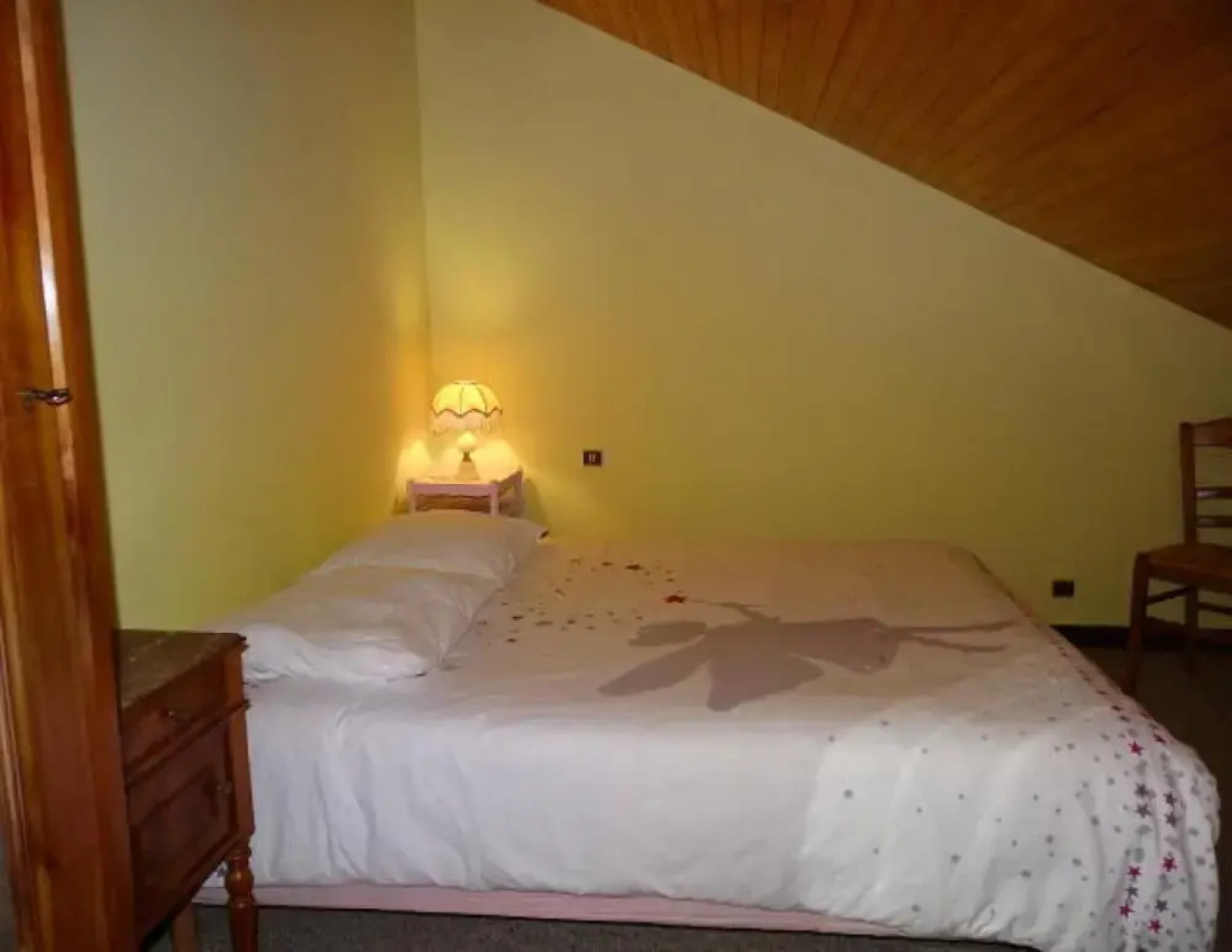 Old-world Retreat With Comfort