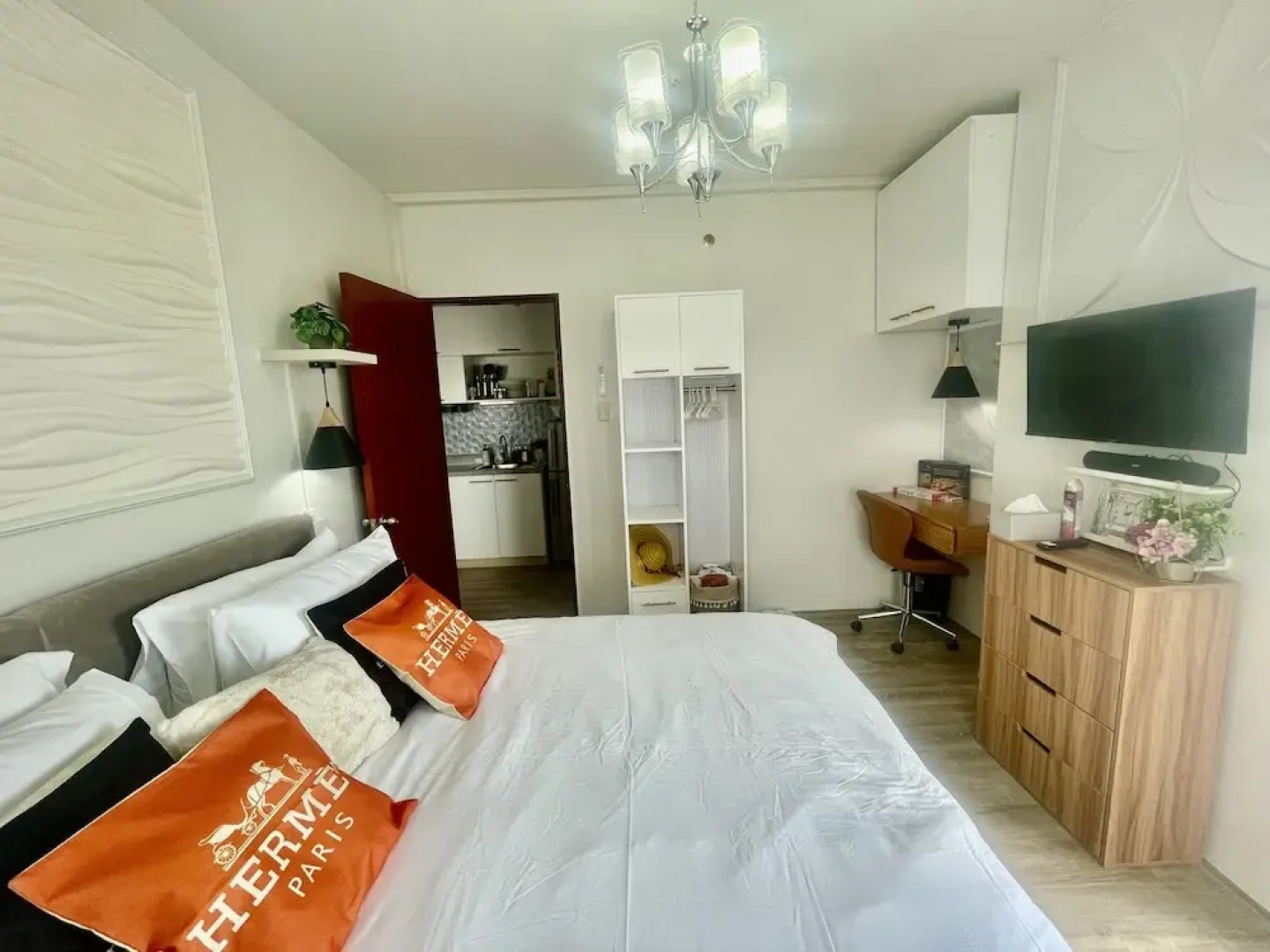 Mesavirre Bacolod | Elegantly Furnished 1BDM w/Balcony @ LOPEZ LUX.