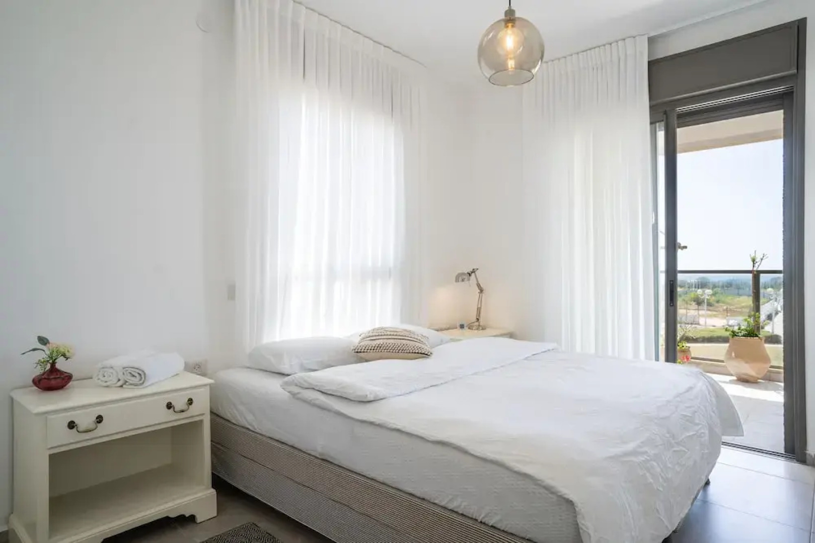 Alloro First Line To The Beach