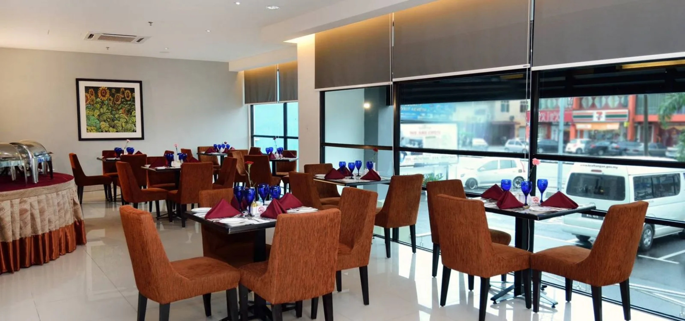 Holiday Villa Hotel & Suites