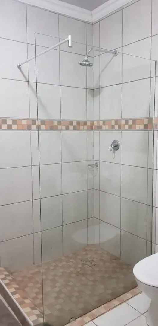 Rose and Thorn Guesthouse - Adults Only