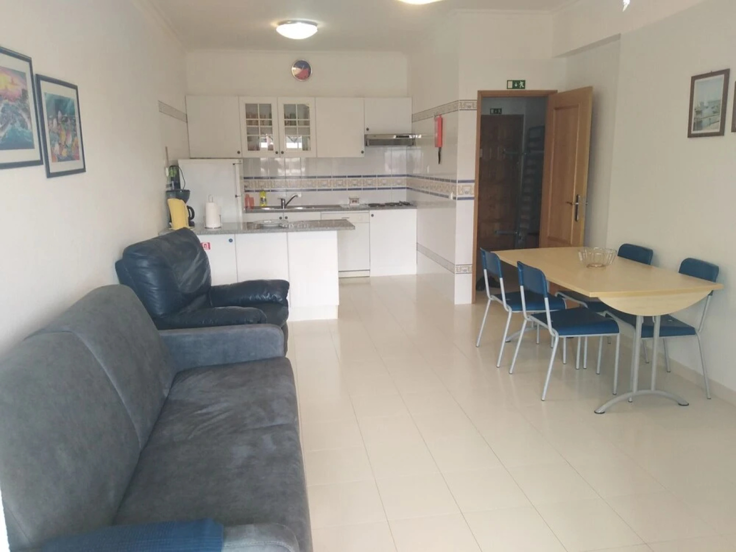 Apartamento Praia de Porches,izibookings