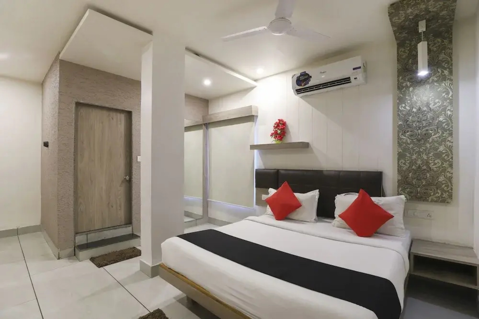 Capital O 48764 Apple Residency