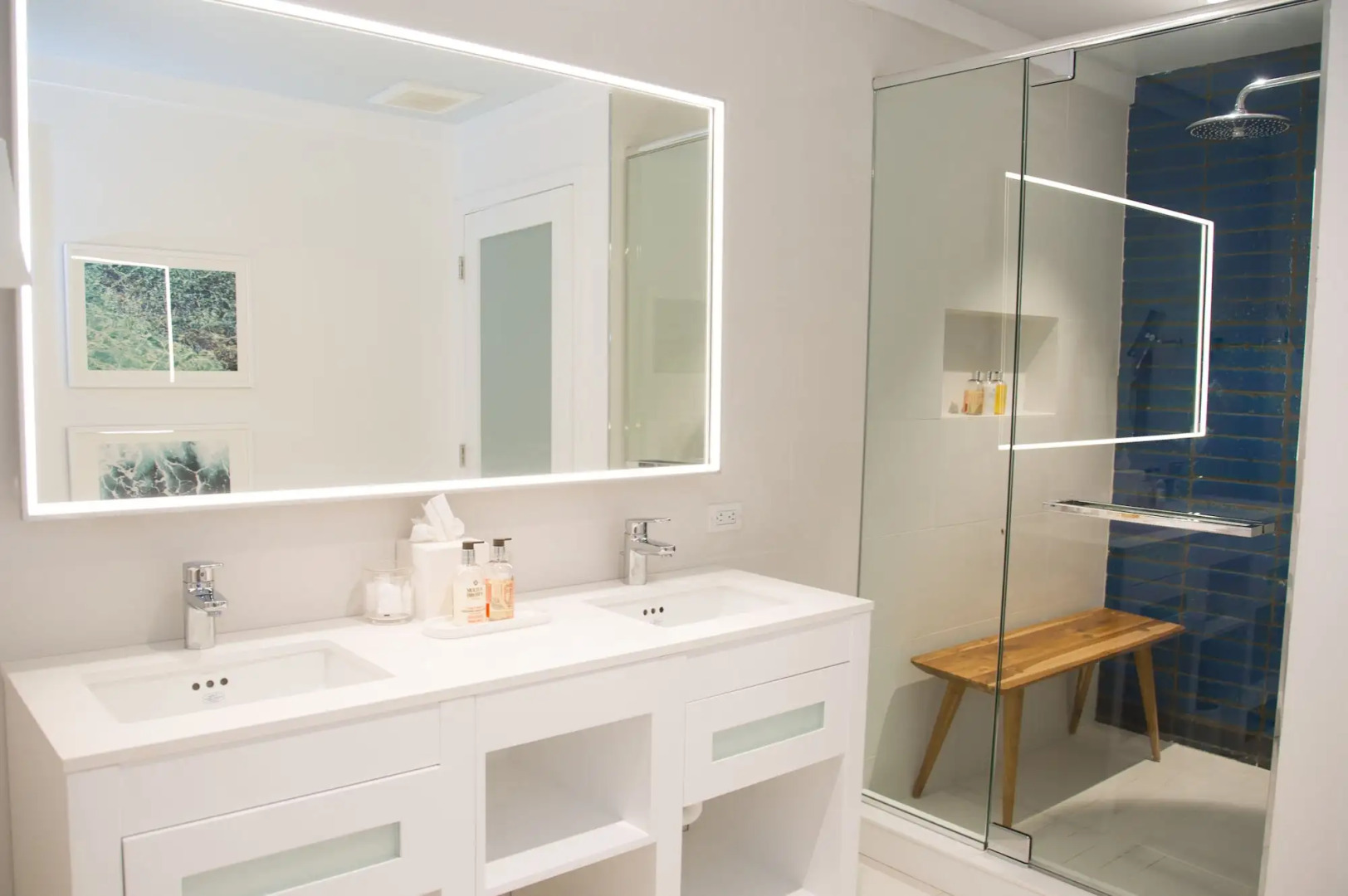 Coral Sands Inn & Cottages