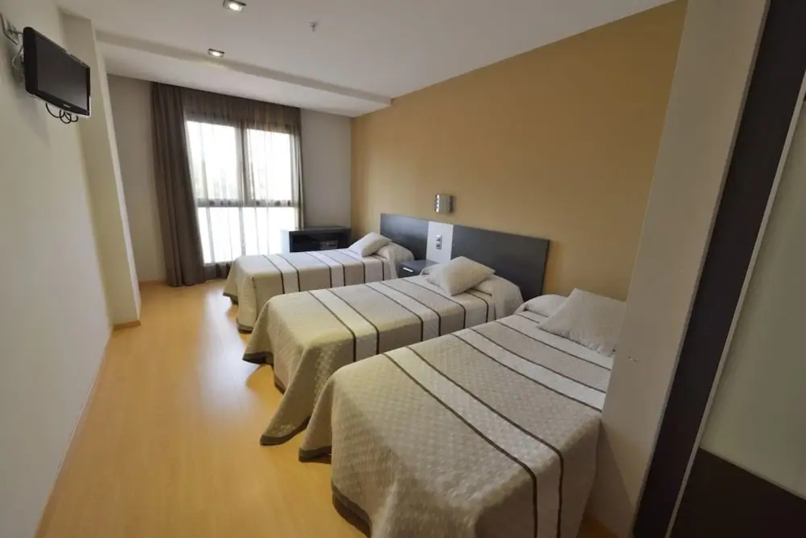 Hotel Ciutat dAmposta