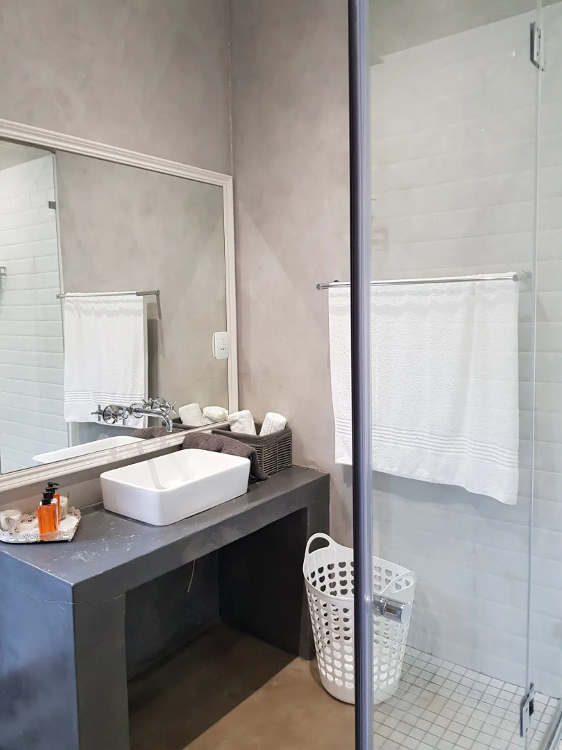 Two Fat Owls Guesthouse