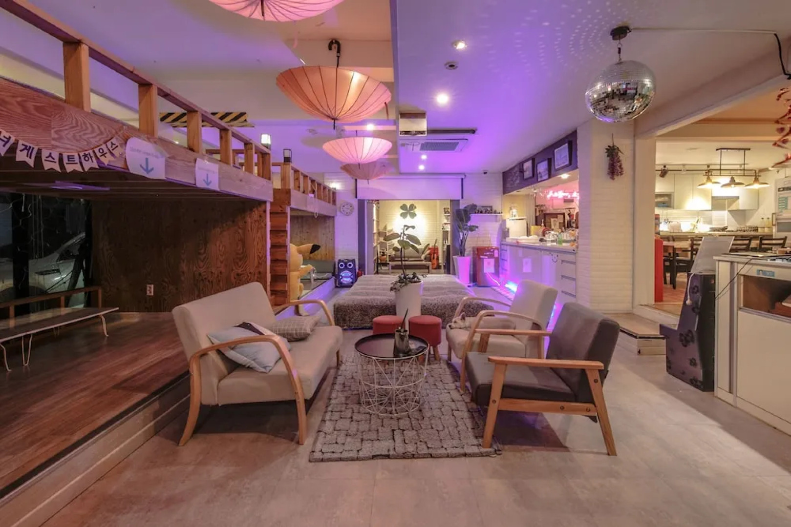 Across the Street Guesthouse - Hostel