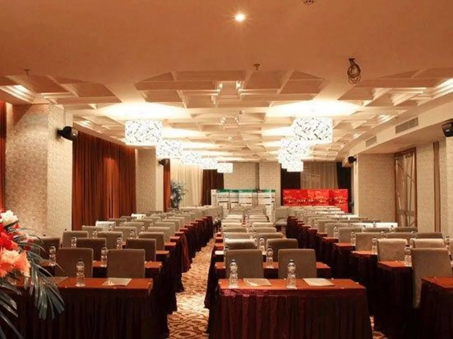 Wuhan Zhuo Yue Holiday Hotel