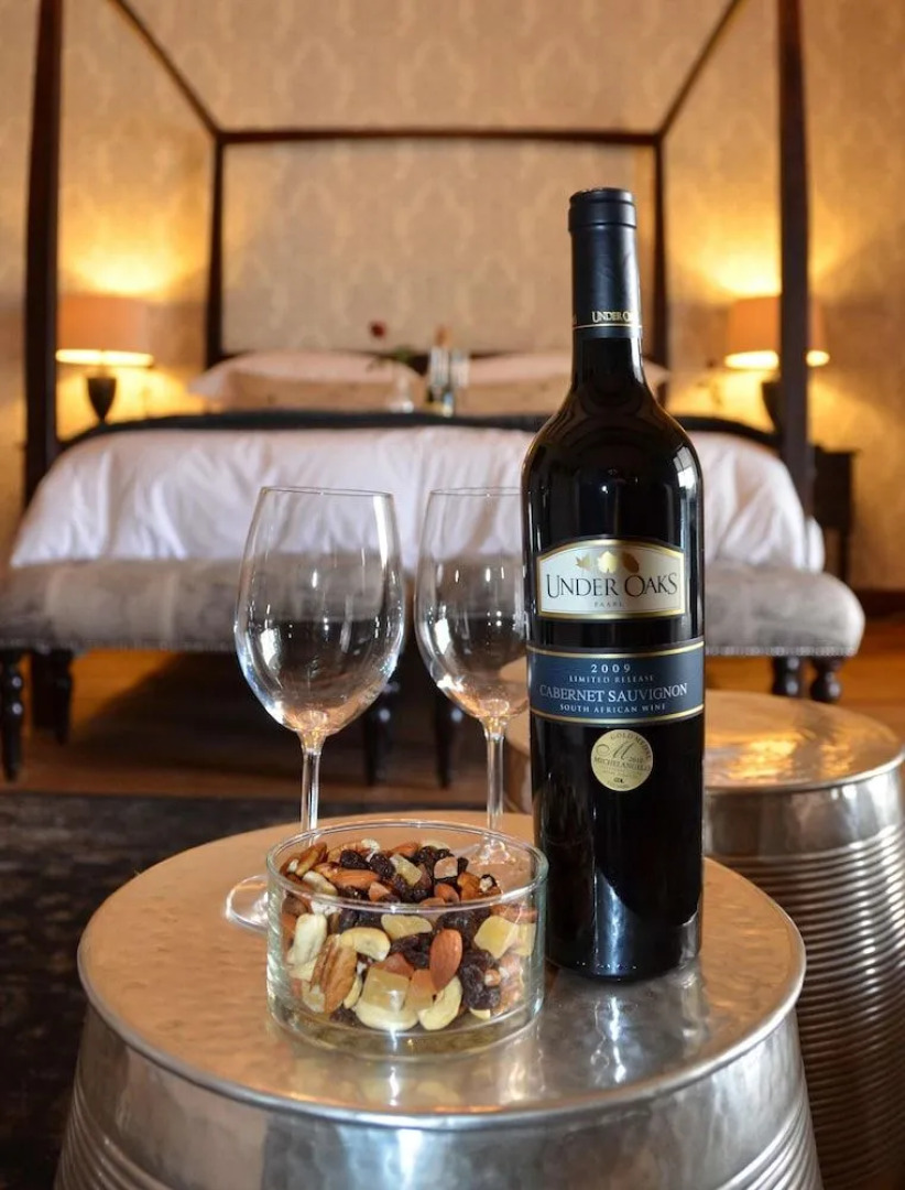 Under Oaks Guesthouse