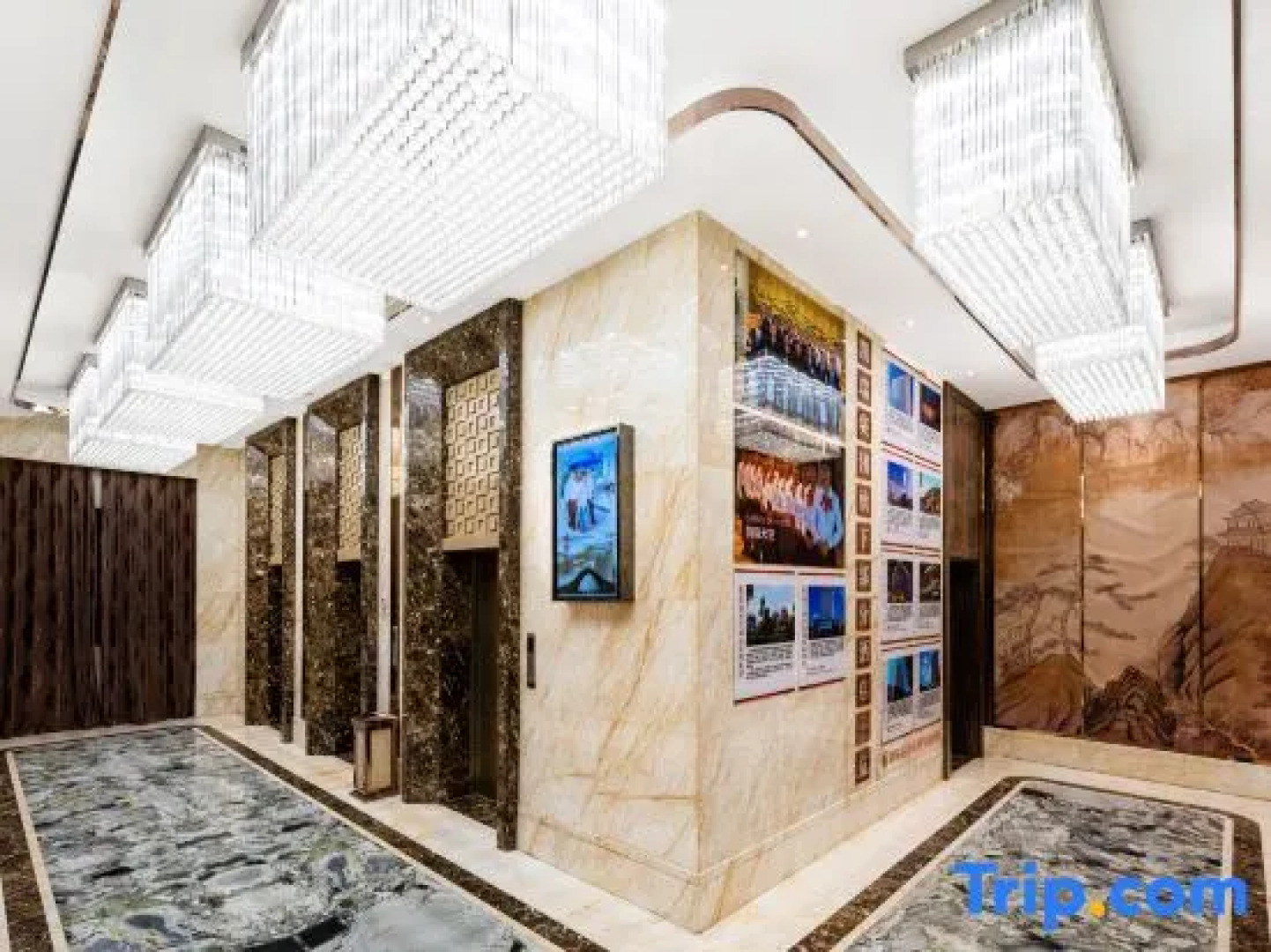 Chengkong Carrey International Hotel (Jingmen Railway Station Jingchu University of Technology)