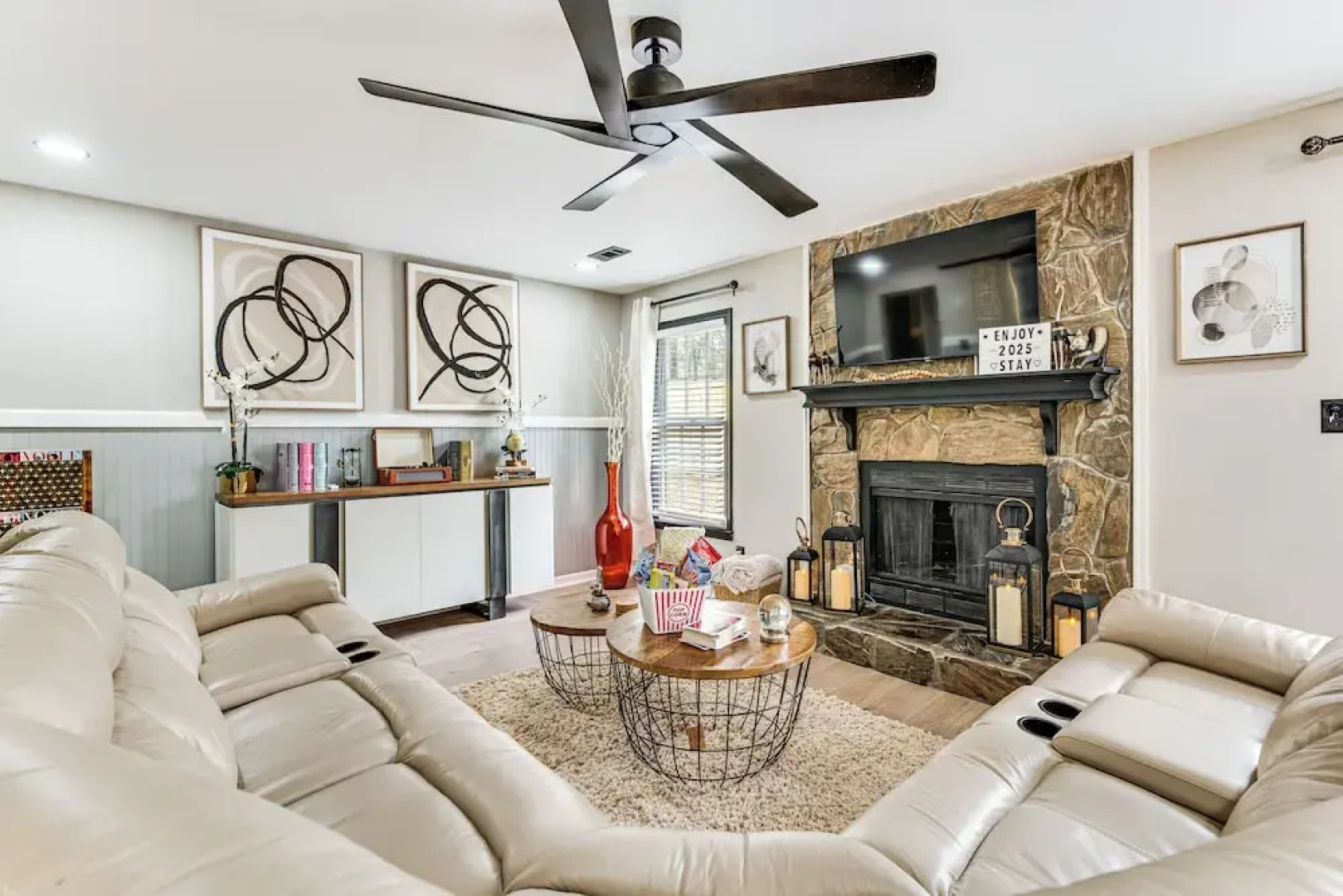 4 Mi to Airport: Atlanta Home w/ Deck & Hot Tub