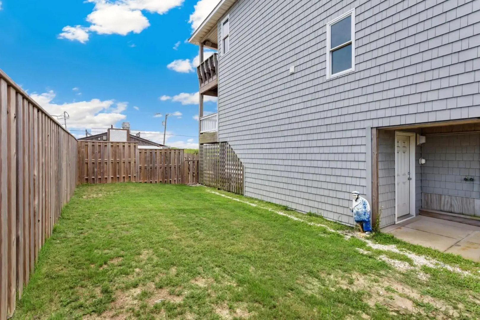 4120 The Shake Shack Across Street from Beach