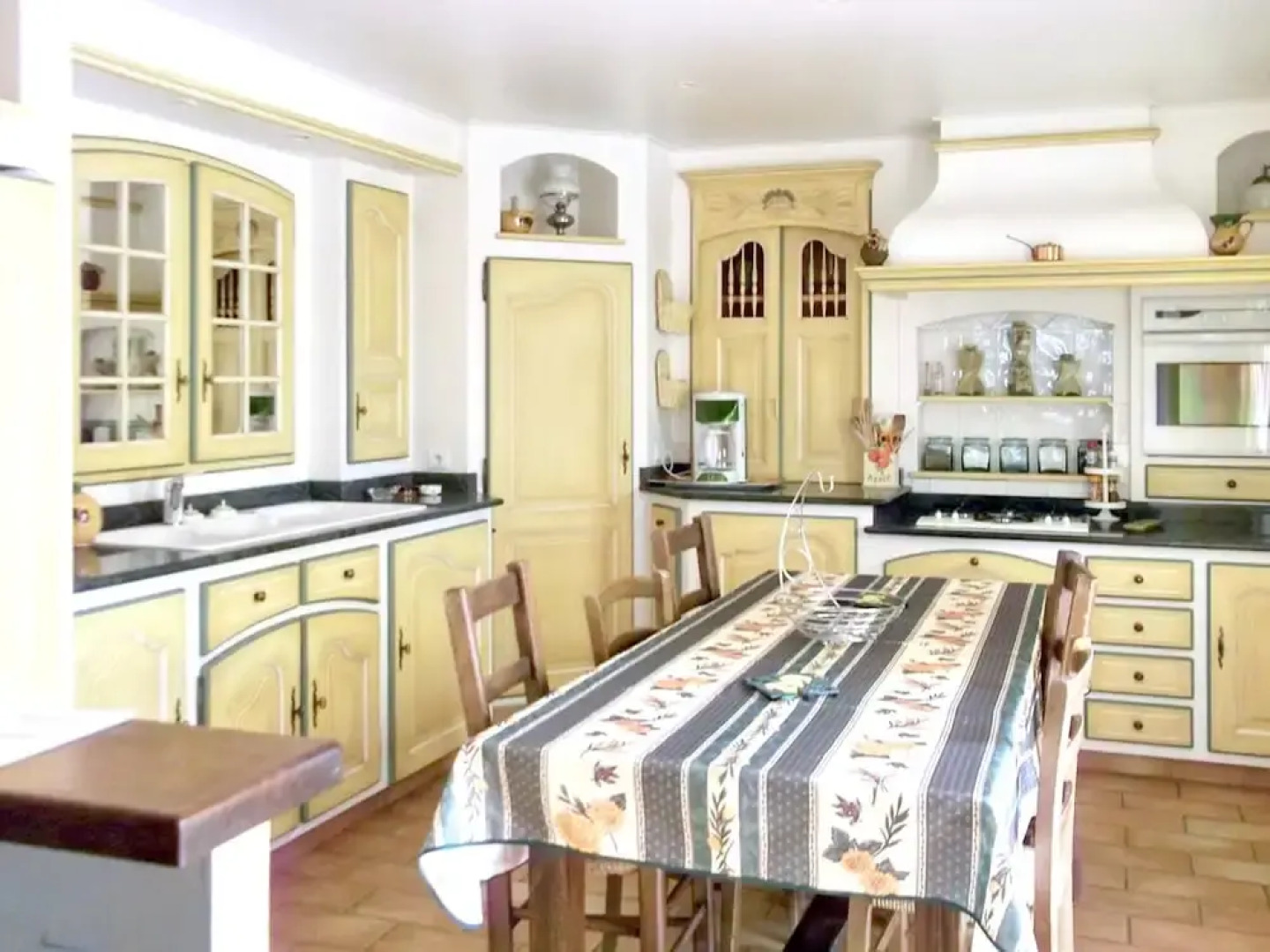 House With 6 Bedrooms in Vaison-la-romaine, With Wonderful Mountain Vi