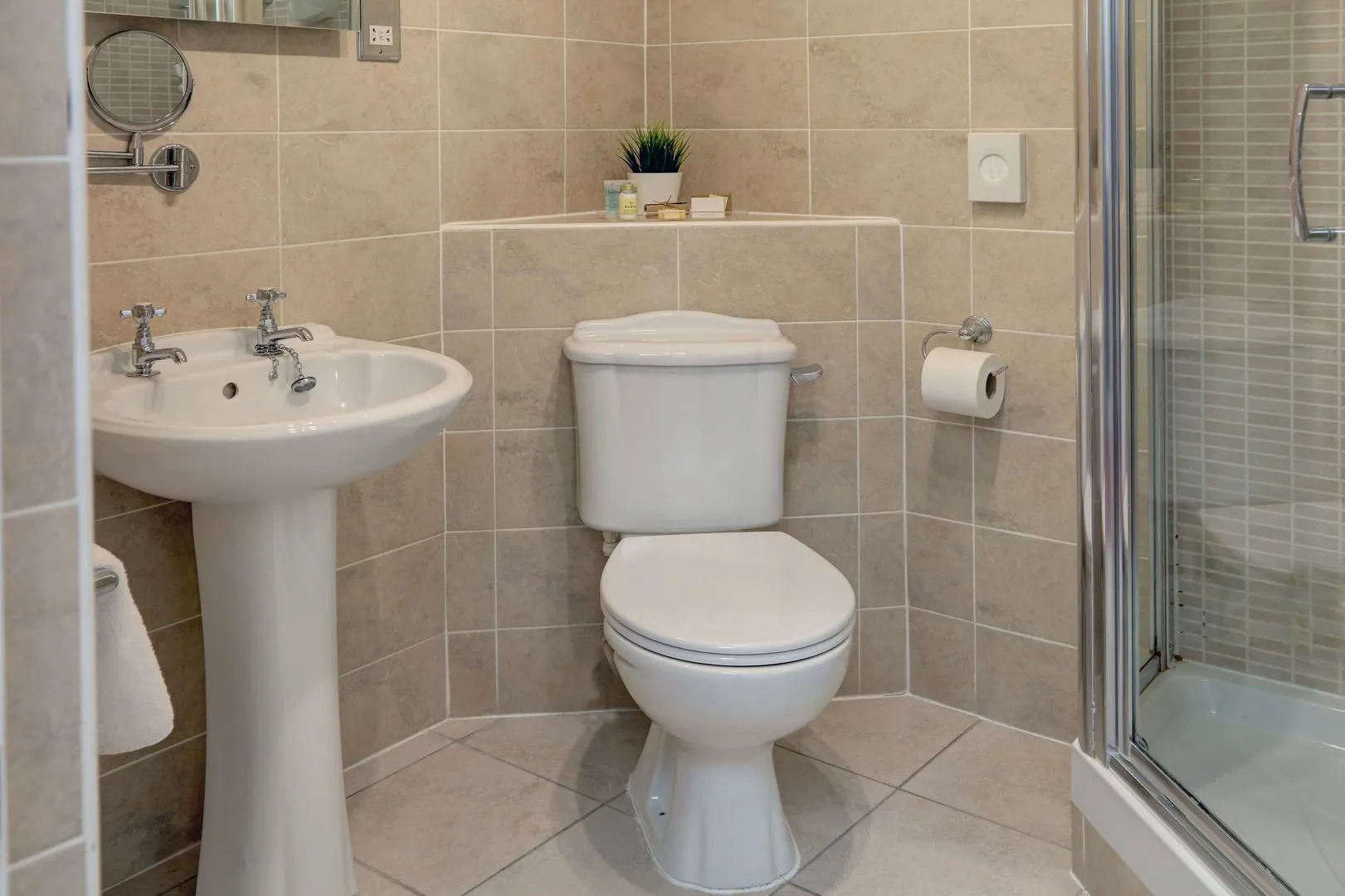 Rogerthorpe Manor Hotel