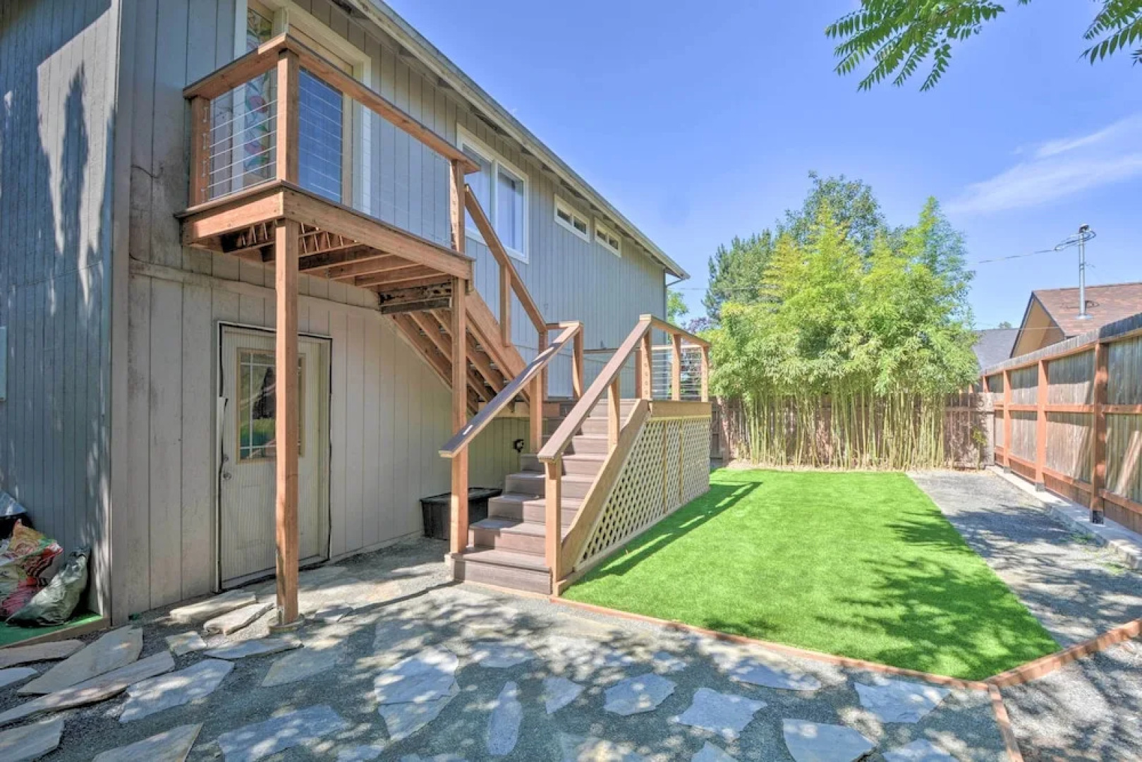 Close to Parks & Brews: Sunny Grants Pass Apt!