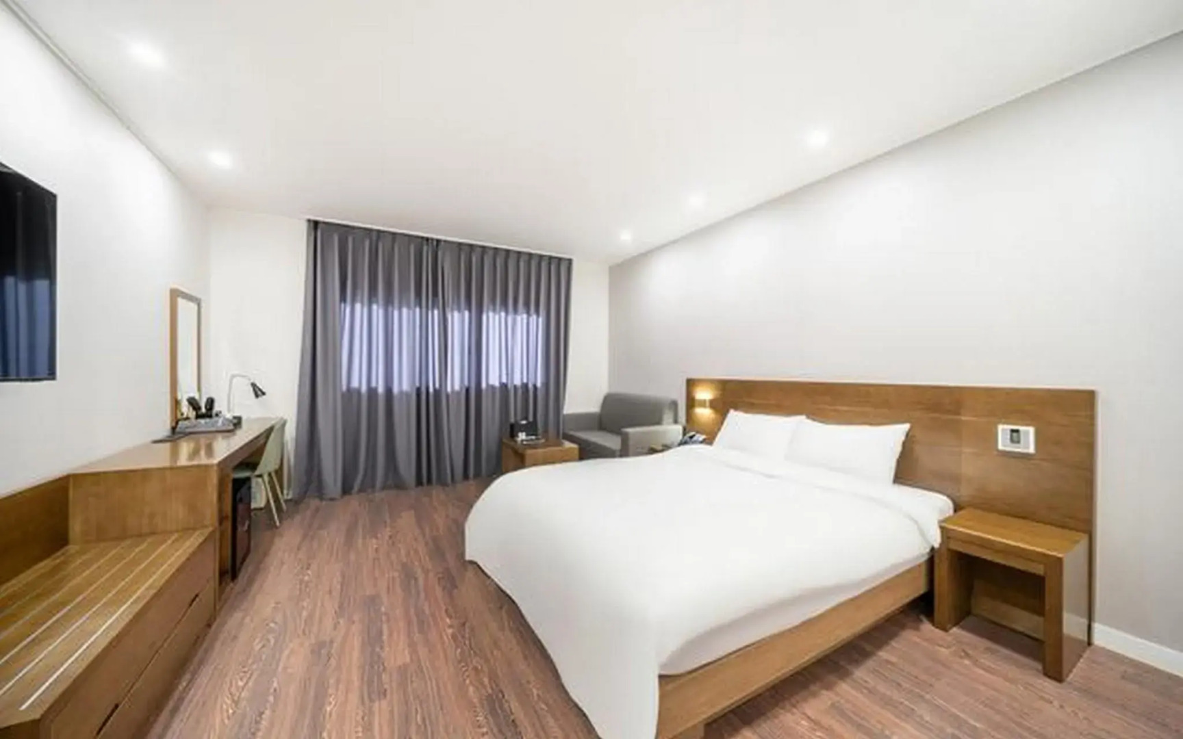 The 7 Business Hotel