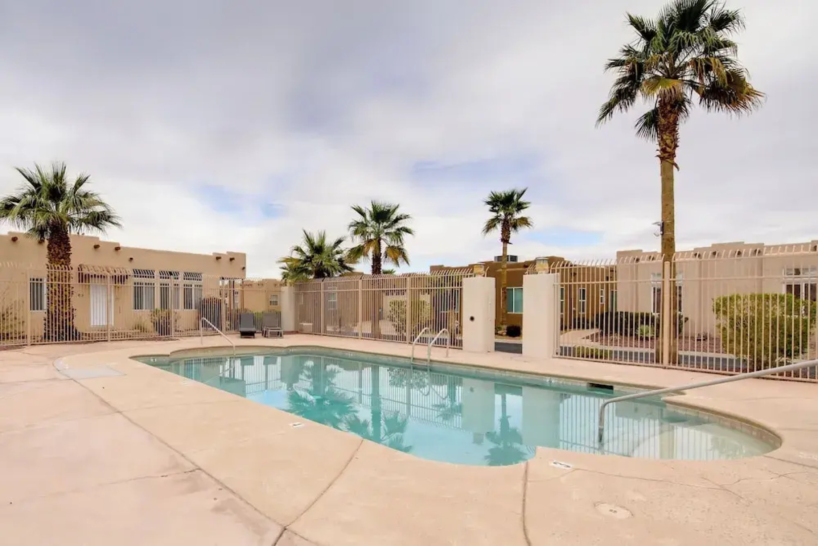 Walk to Colorado River: Needles Gem w/ Pool Access