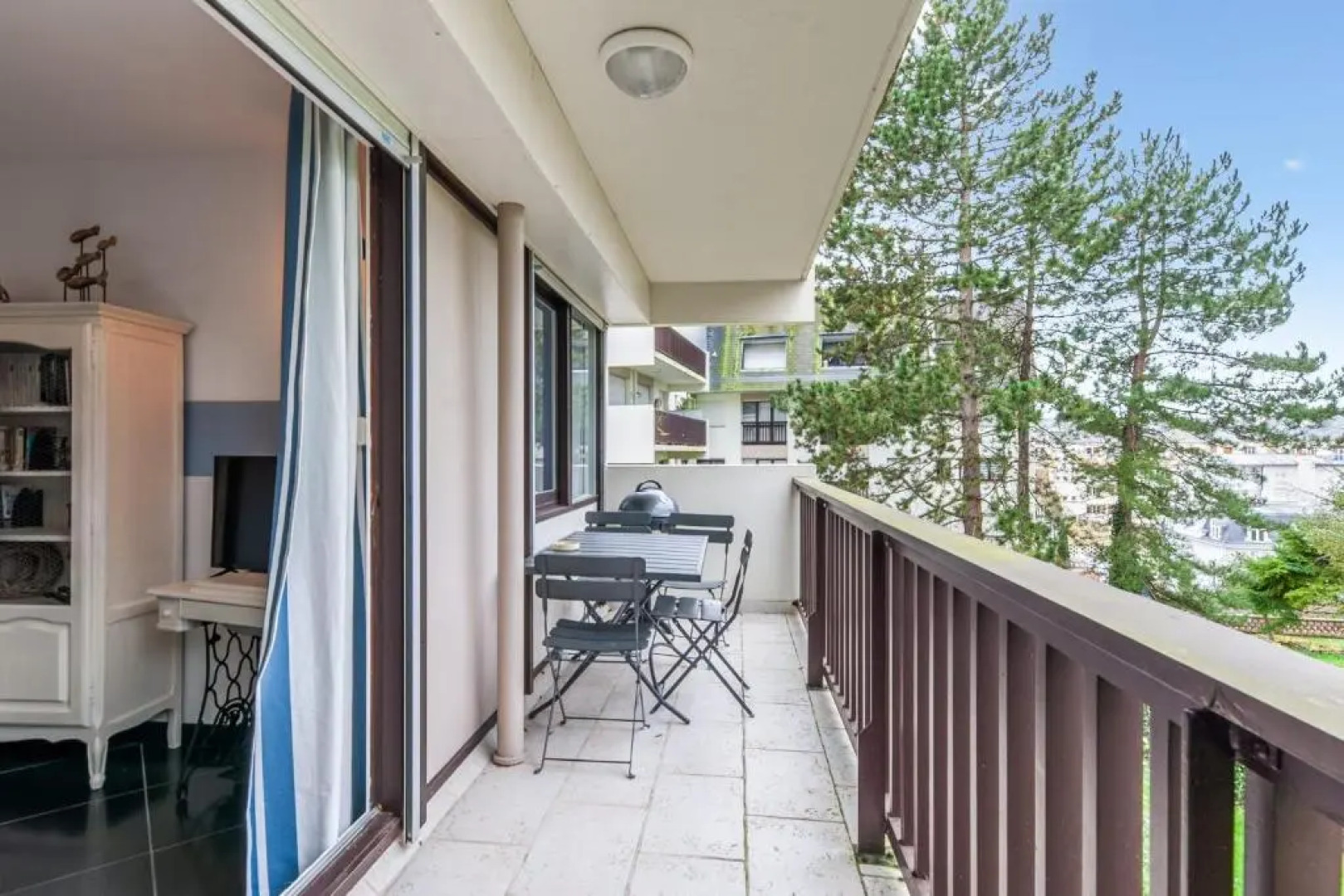 Charming 1br with balcony & pool nearby Trouville-sur-Mer station - Welkeys