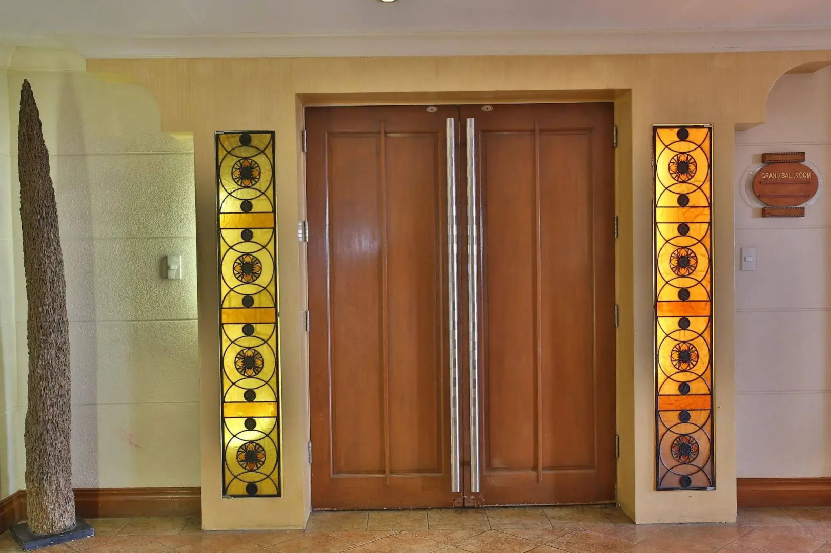 Crown Regency Suites & Residences - Mactan