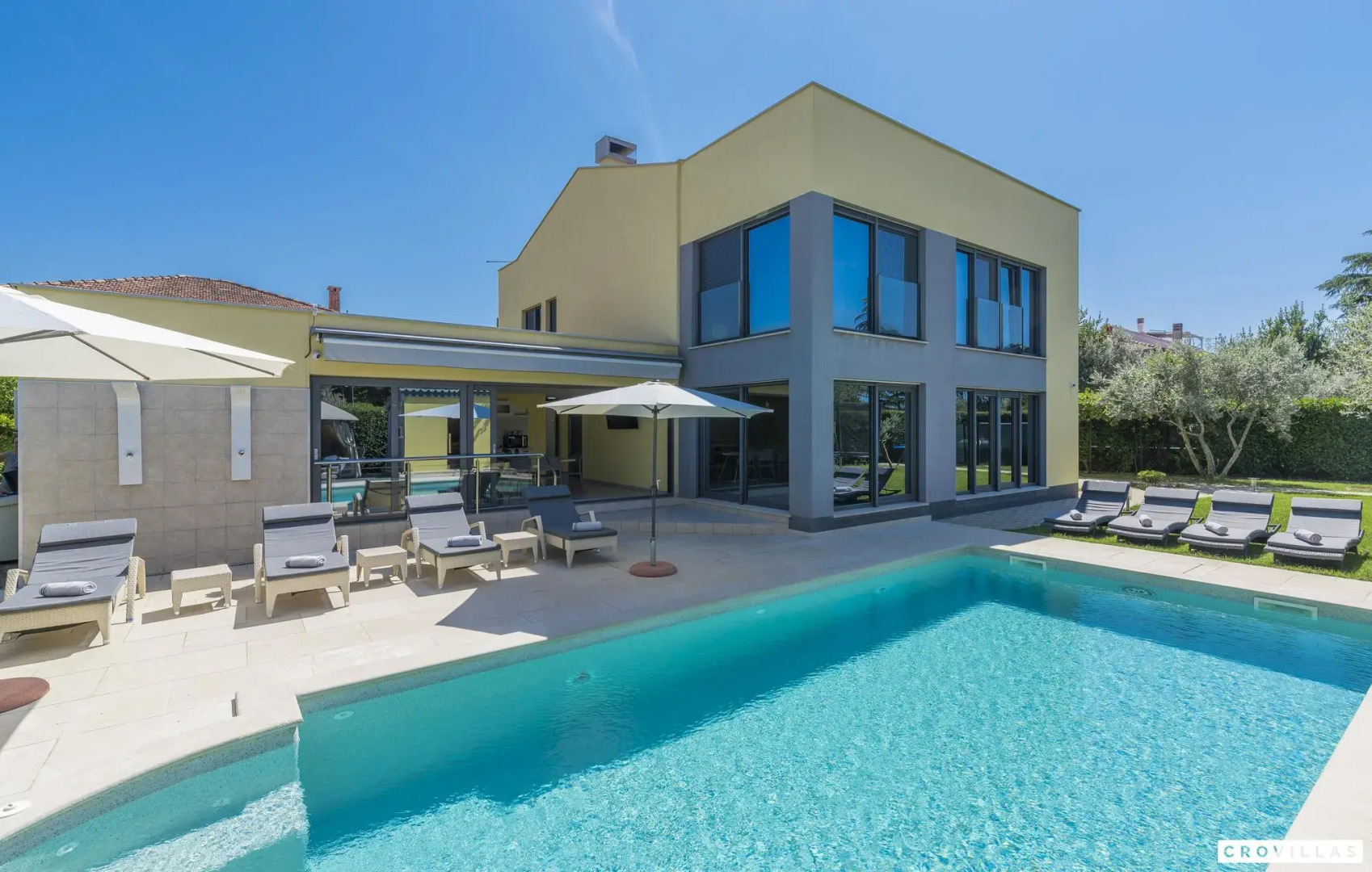 Happy in Fazana with 5 bedrooms and 1 bathrooms